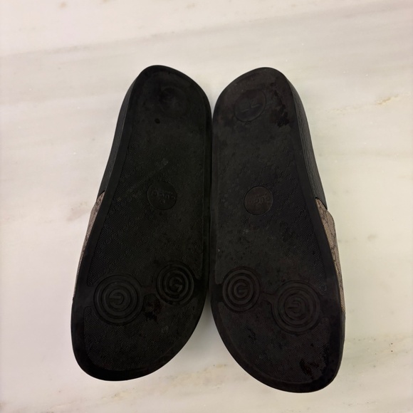 Gucci Slides - Barely Worn - Picture 3 of 8
